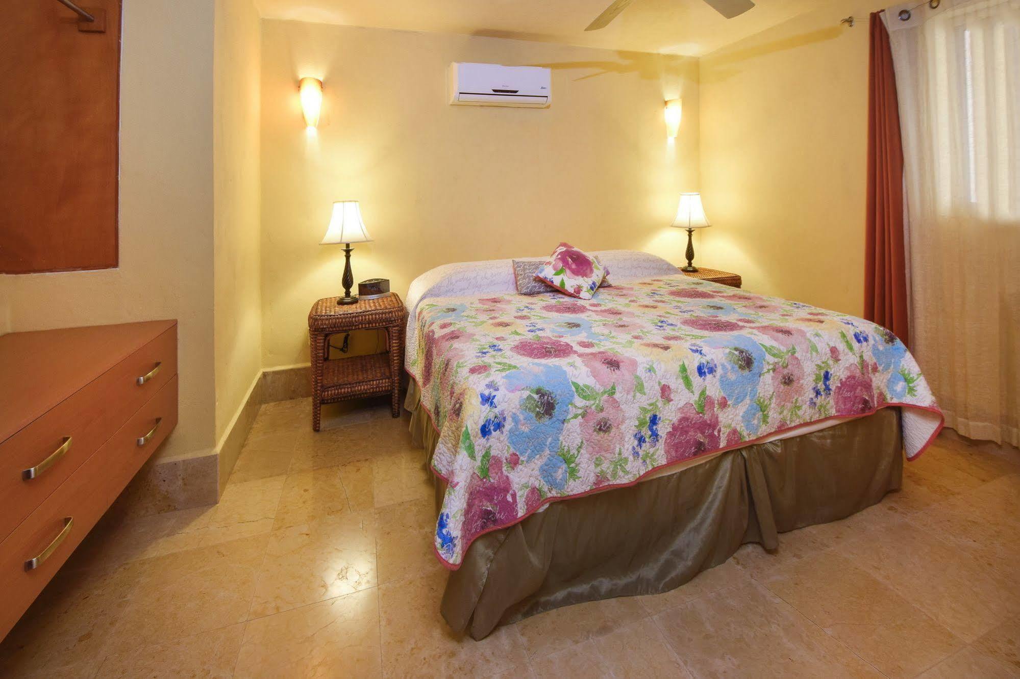 Ocean Plaza Condos Playa del Carmen Buitenkant foto